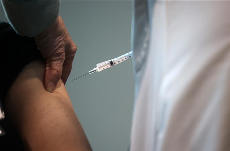 Um novo dia de vacinação: “Um pouco assustador, mas uma esperança”
