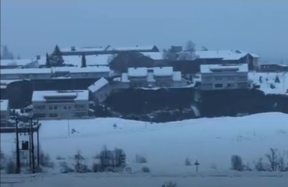 Deslizamento de terras destrói casas e causa pelo menos 10 feridos na Noruega. Há vários desaparecidos