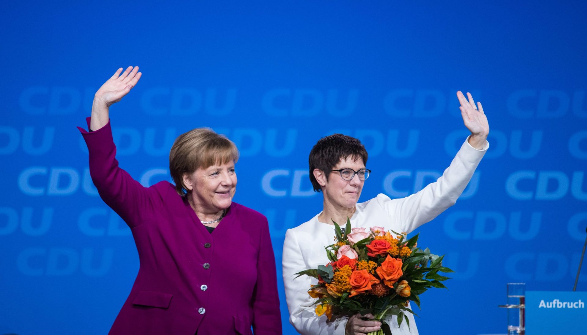Sucessora de Merkel na liderança da CDU demite-se