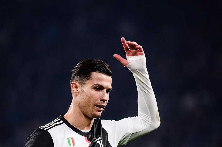 Ronaldo descontente com Juventus procura novo clube