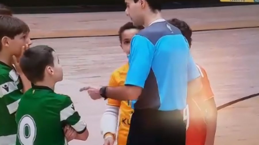 O incrível gesto de fair-play de uma criança do Sporting num jogo com o Benfica