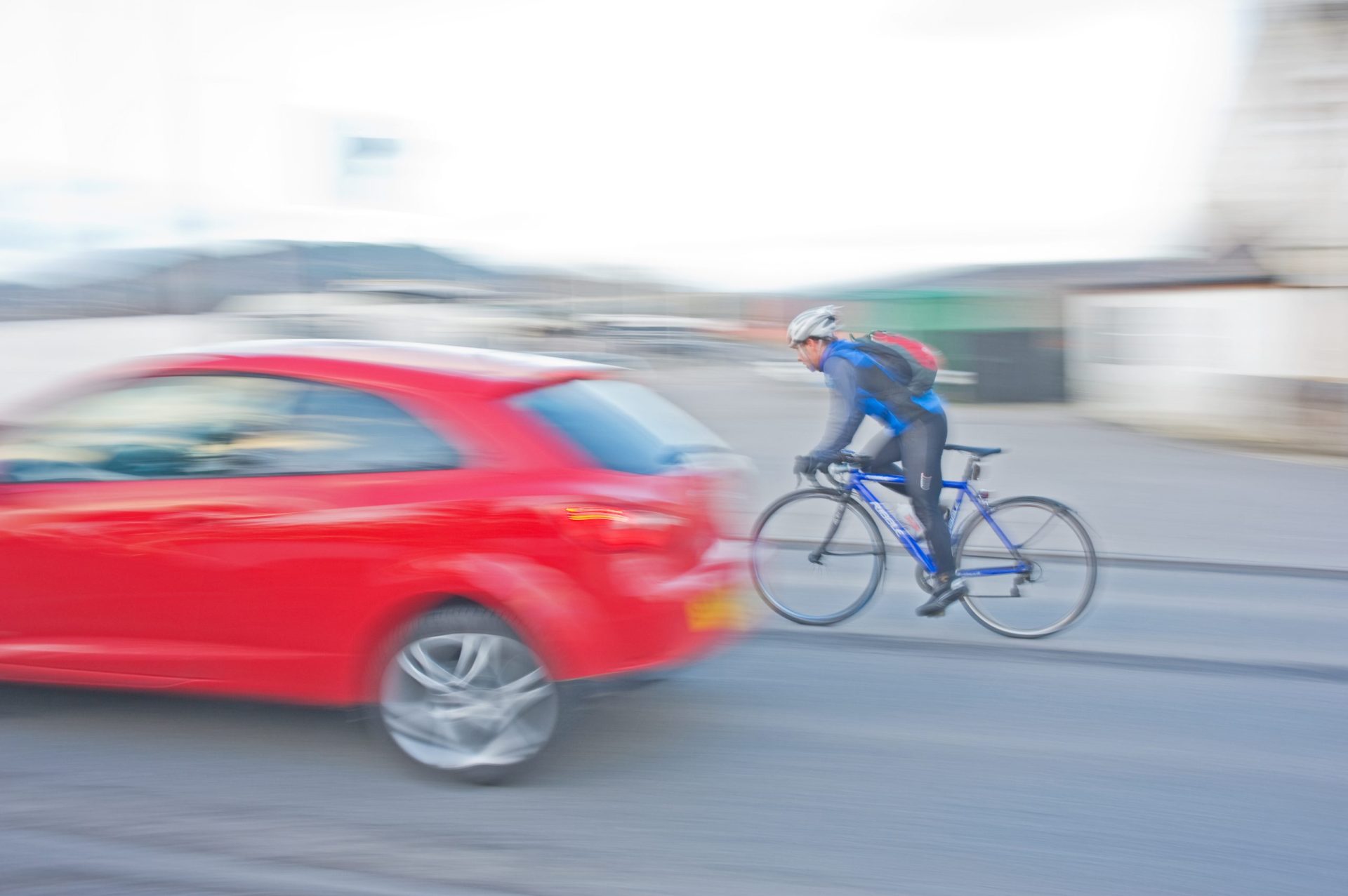 Se for a conduzir sabe a que distância lateral se deve manter de uma bicicleta?