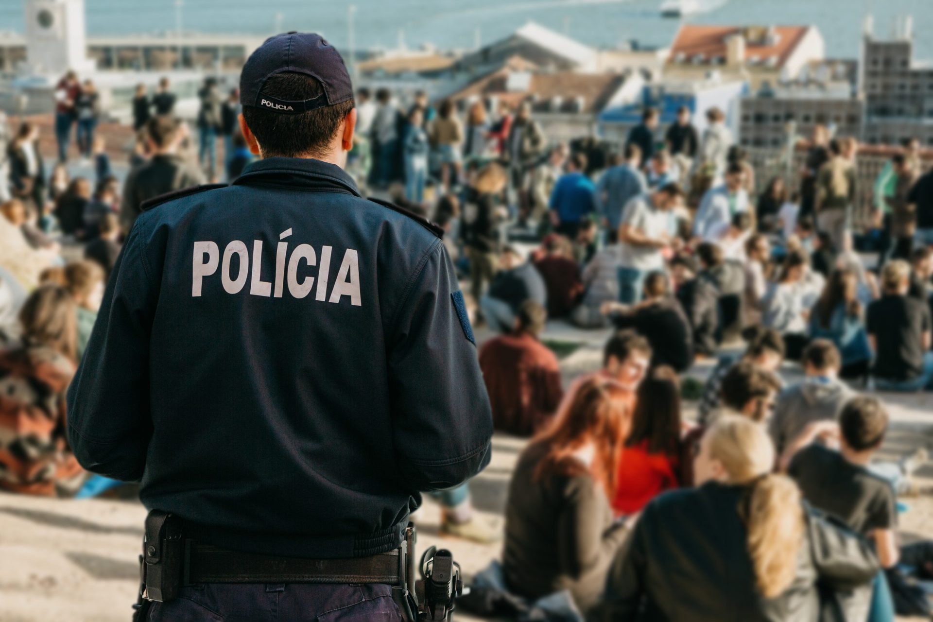 Homem detido por tentar atropelar polícia em desfile de Carnaval