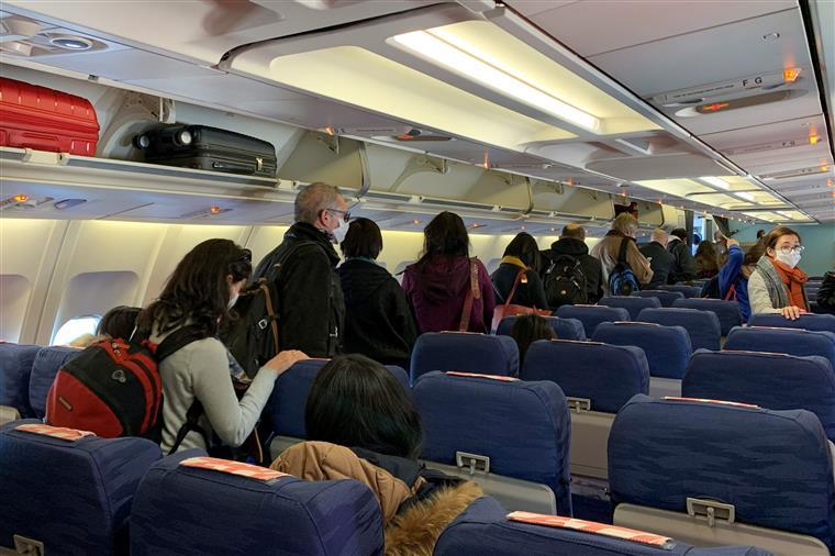Avião com portugueses repatriados aterrou em França à hora prevista