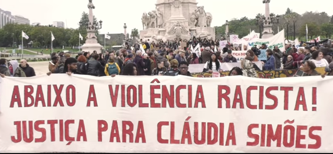 Cumplicidade entre polícia e manifestante em marcha contra violência policial gera elogios nas redes sociais