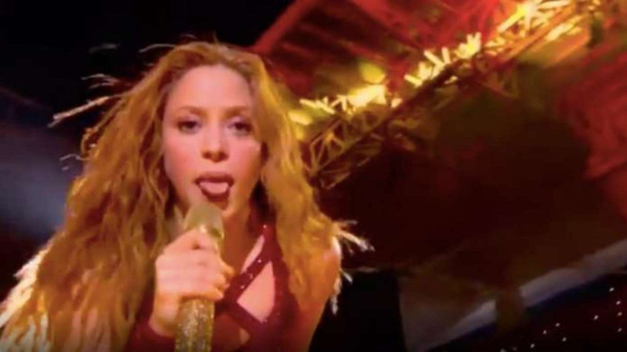 Shakira brincou com a língua durante atuação no Super Bowl e nem o Eintracht Frankfurt perdoou