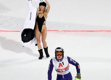 Esquiador pensou que tinha vencido prova devido a aplausos mas a ‘culpa’ era de Kinsey Wolanski