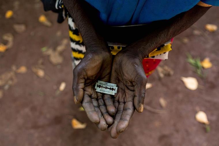 Menina de 12 anos morre depois de ser submetida a mutilação genital feminina