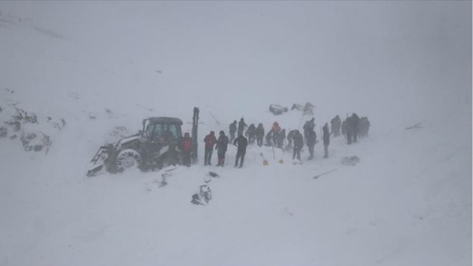 Especialistas vão salvar vítimas de avalanche na Turquia e acabam por morrer soterrados