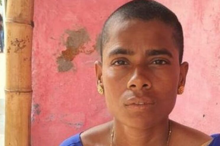 Mulher vende cabelo por dois euros para conseguir alimentar os três filhos