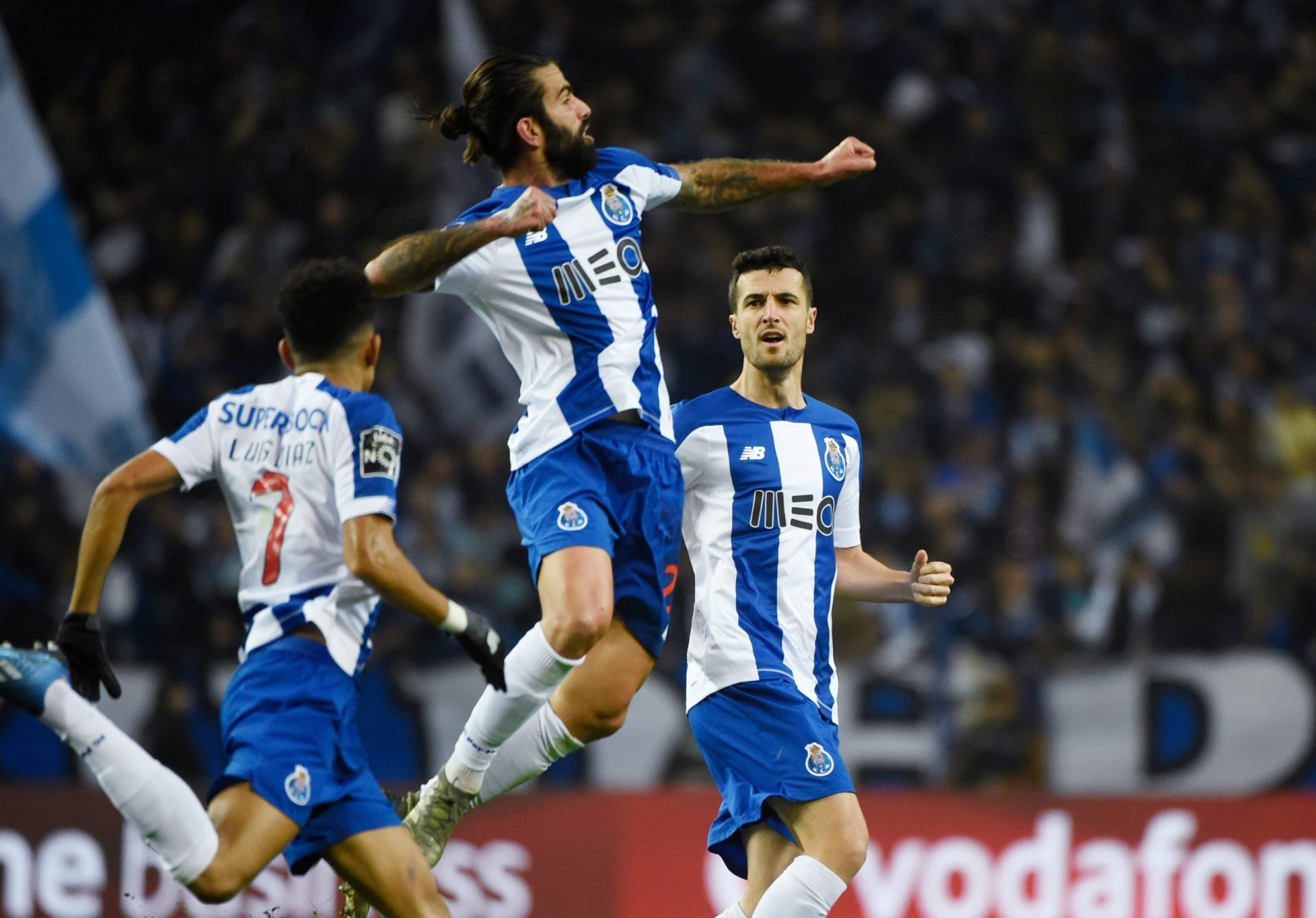 Porto vence mítico duelo contra o Benfica e deixa Dragão ao rubro