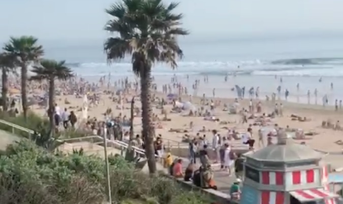Bom tempo leva milhares de pessoas à praia de Carcavelos | VÍDEO