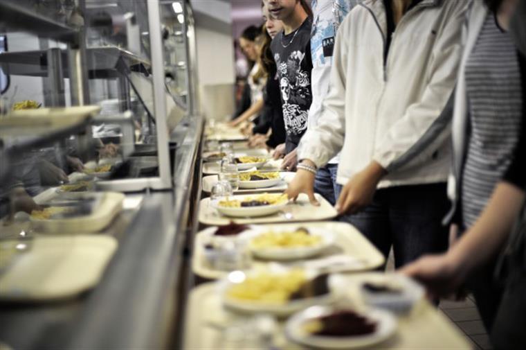 Mesmo sem aulas, alunos com escalão A vão continuar a ter refeições gratuitas