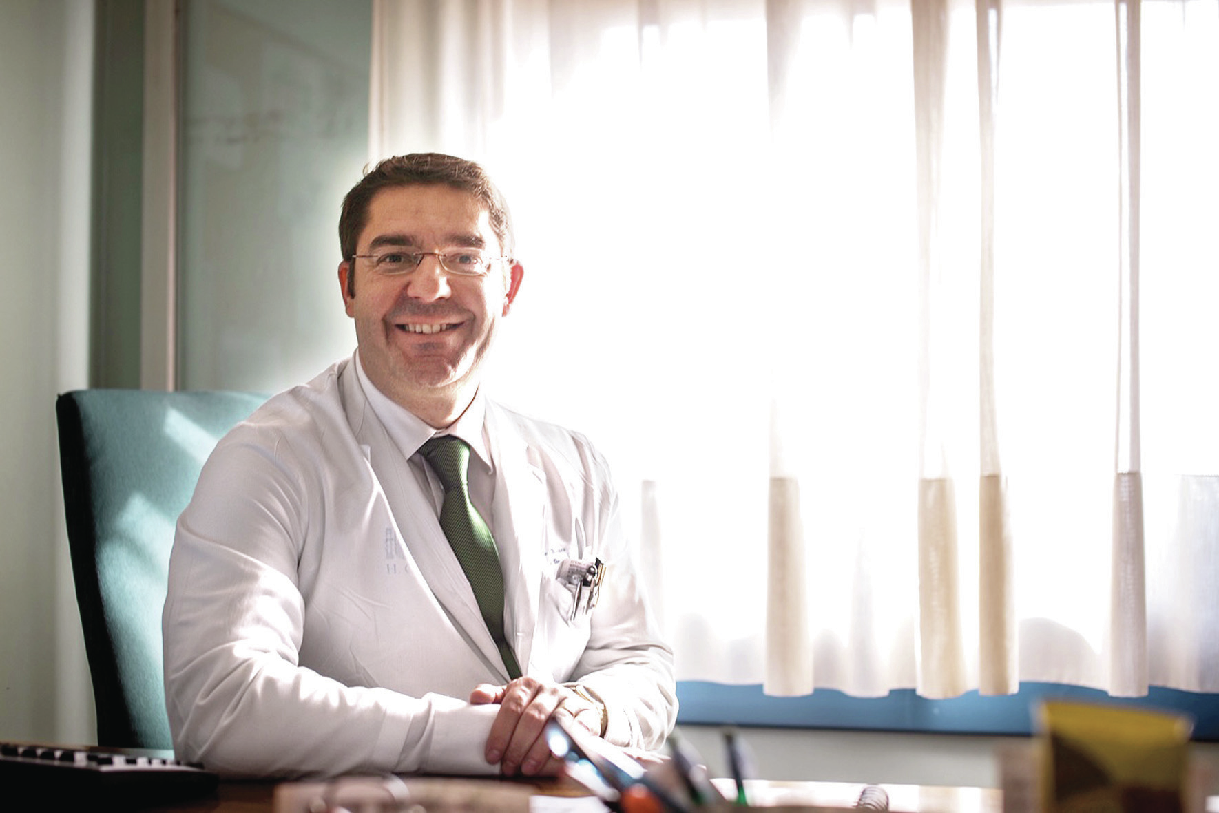 Fernando Fernández Bueno, cirurgião oncológico do Hospital Gómez Ulla, em Madrid. ‘O cigarro eletrónico é 95% menos prejudicial’