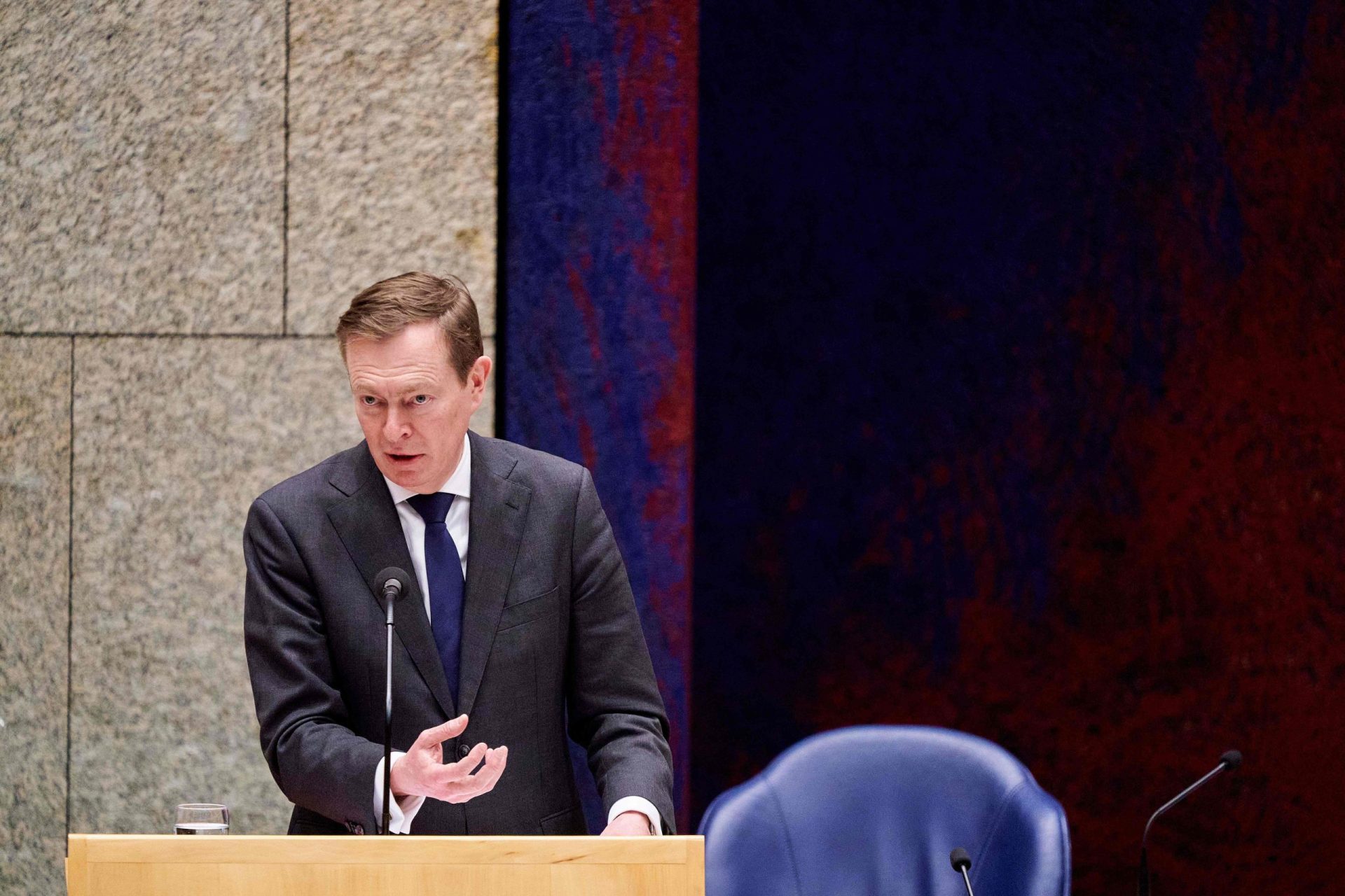 Ministro dos Cuidados de Saúde holandês demite-se por exaustão