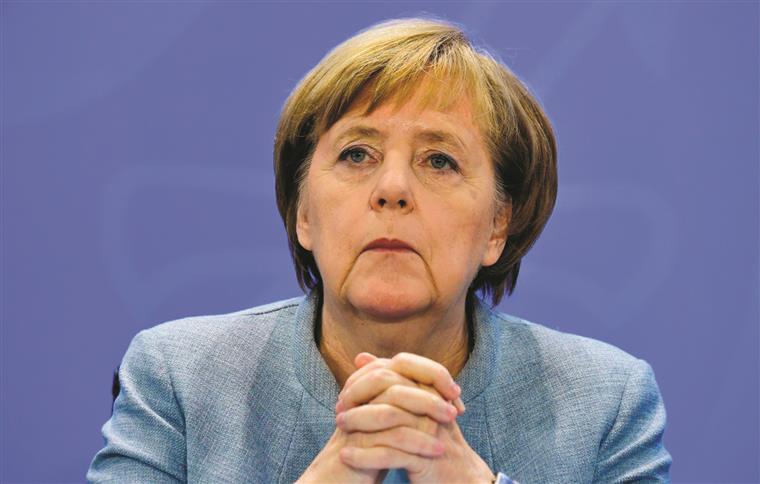 Covid-19. Merkel em quarentena após contacto com médico infetado
