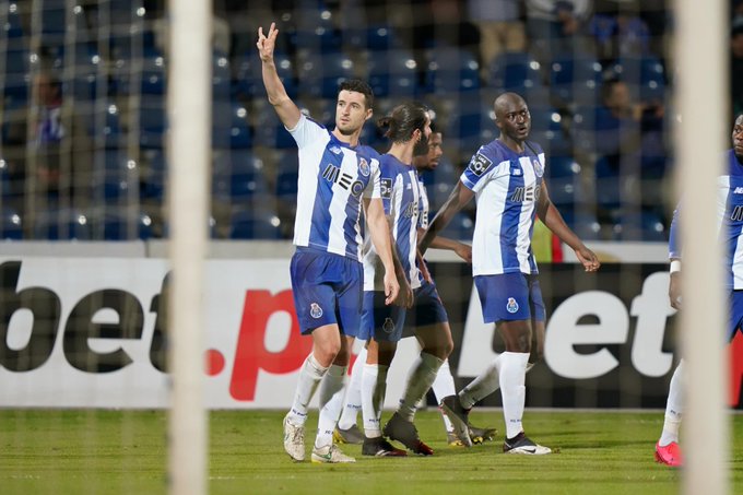 FC Porto vence por 2-0 e torna-se líder provisório do campeonato
