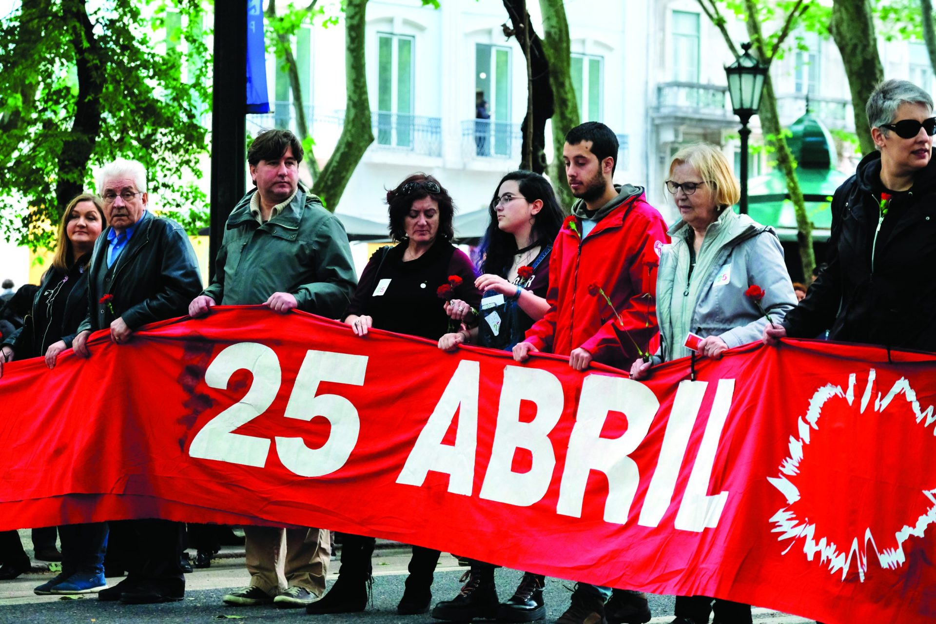 25 de Abril sempre, mas à janela