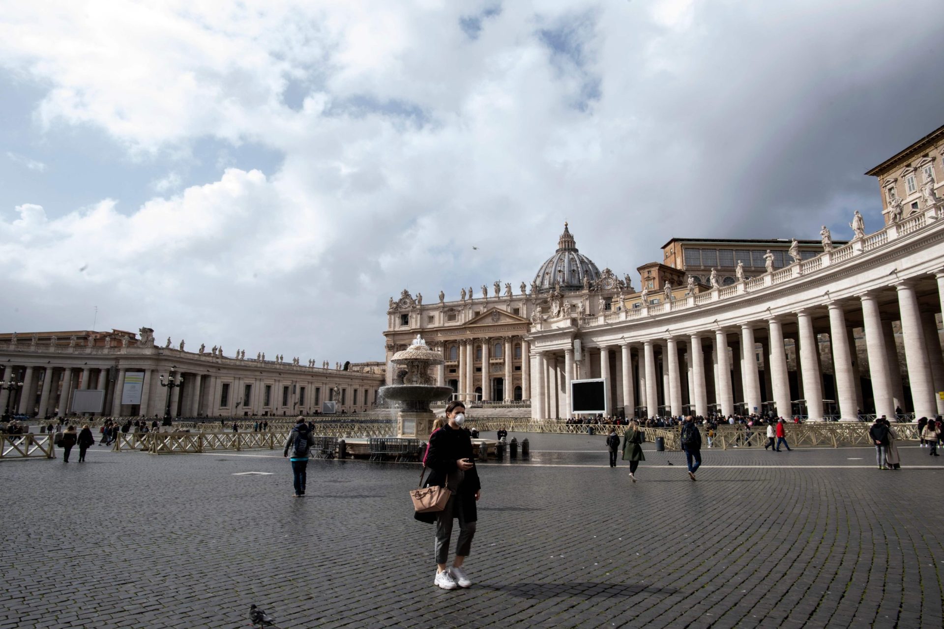 Vaticano anuncia primeiro caso positivo de Covid-19