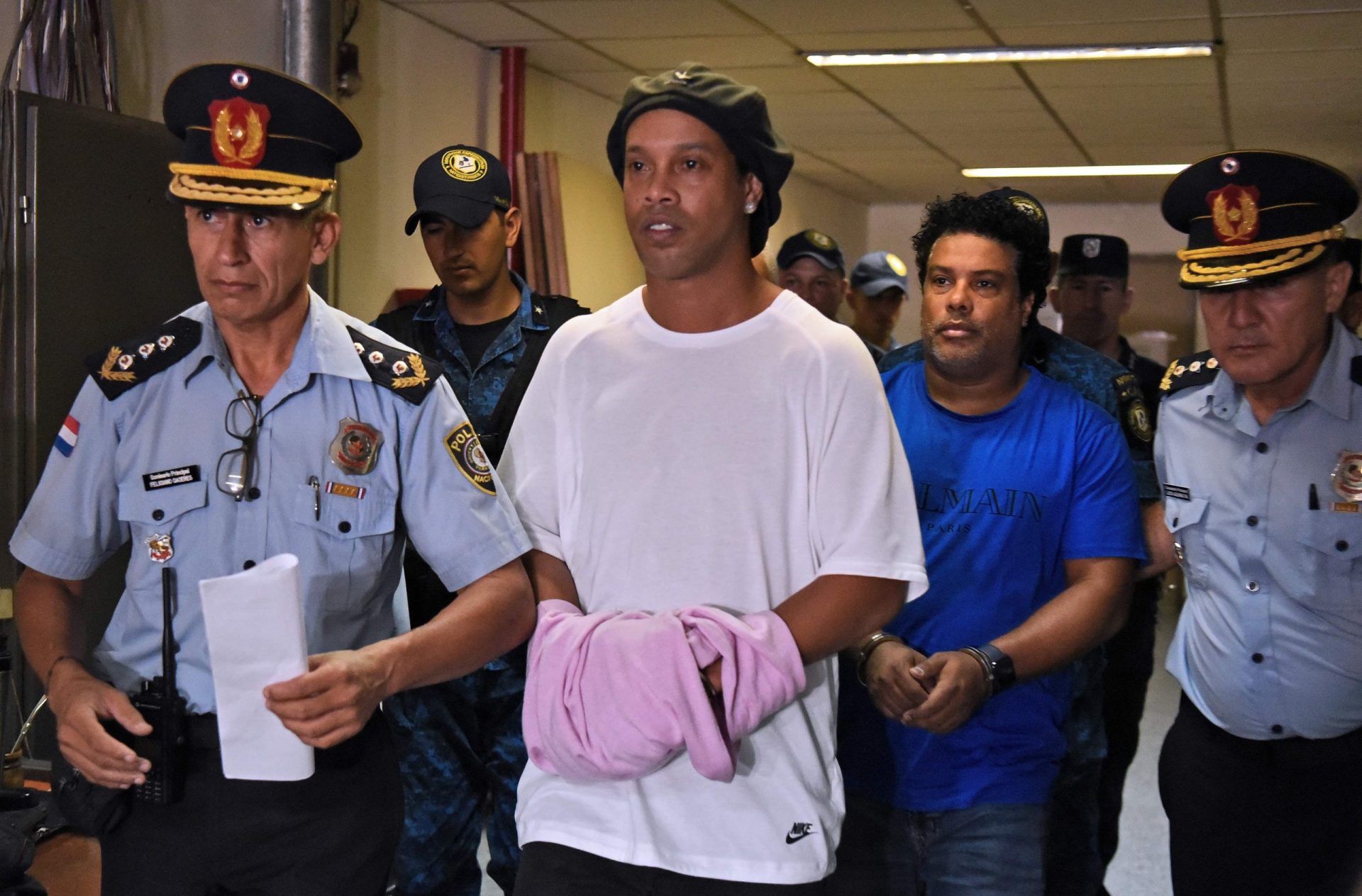 Ronaldinho Gaúcho fica em prisão preventiva