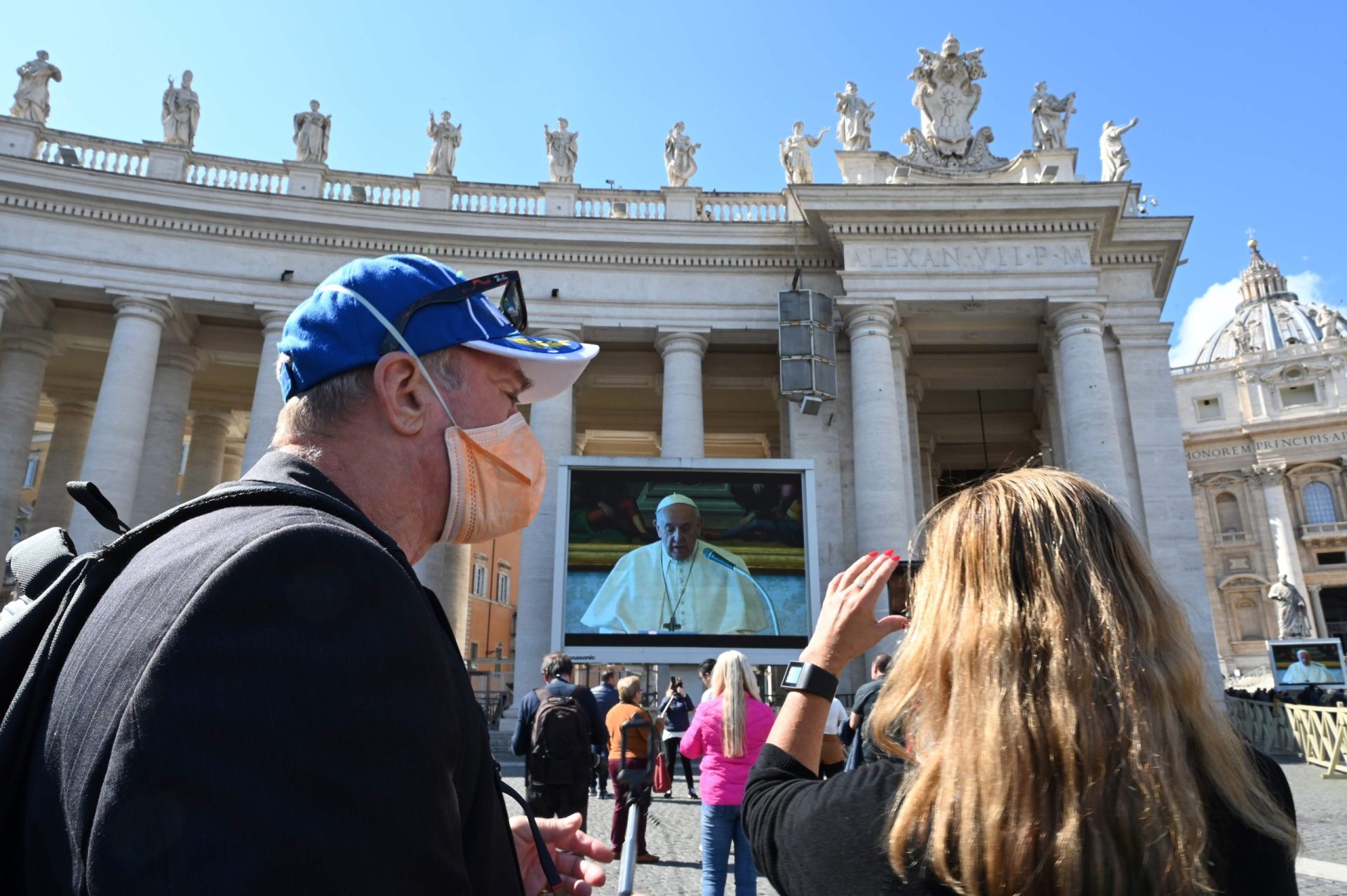 Pela primeira vez, Papa Francisco celebra missa por vídeo
