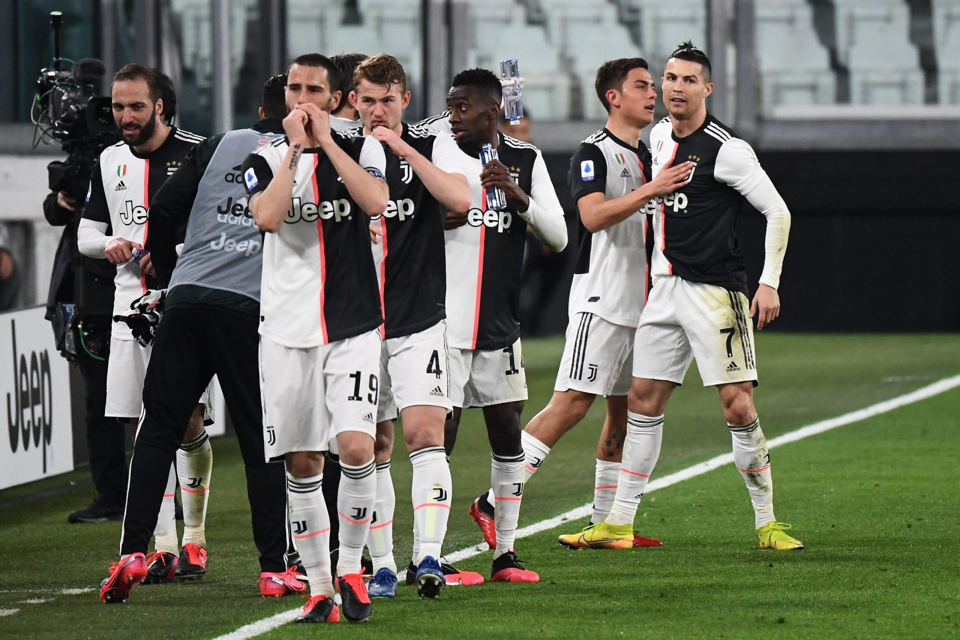 Juventus vence Inter e regressa à liderança da Liga italiana