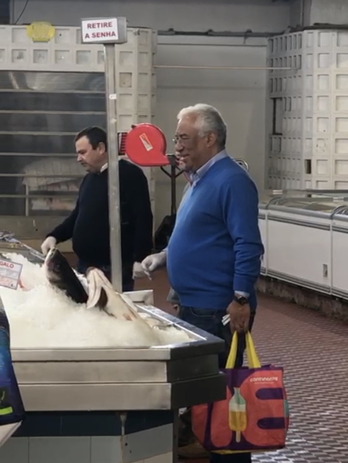 Em fim de semana de Páscoa, António Costa foi às compras ao mercado (com vídeo)