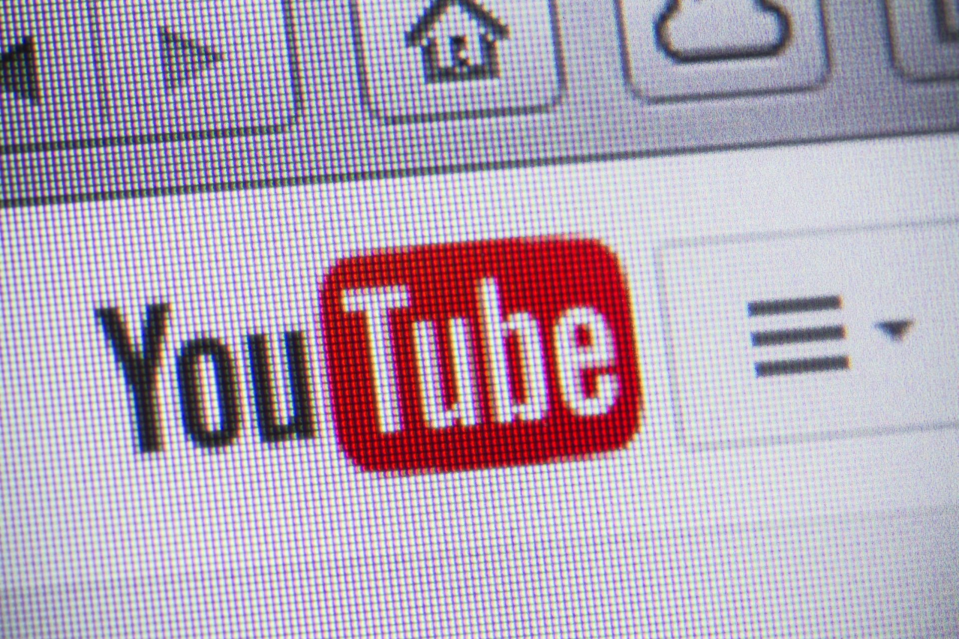 Governo anuncia que alunos vão poder ter aulas no YouTube