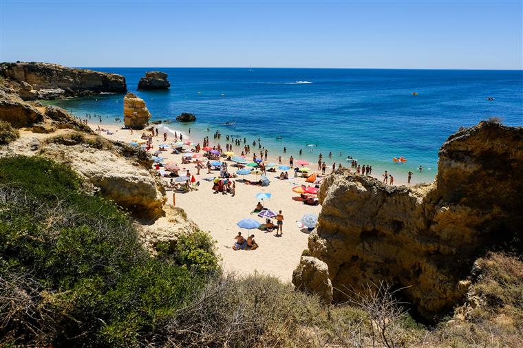 AHETA pede dedução no IRS dos portugueses que façam férias no país durante um período de 2 anos