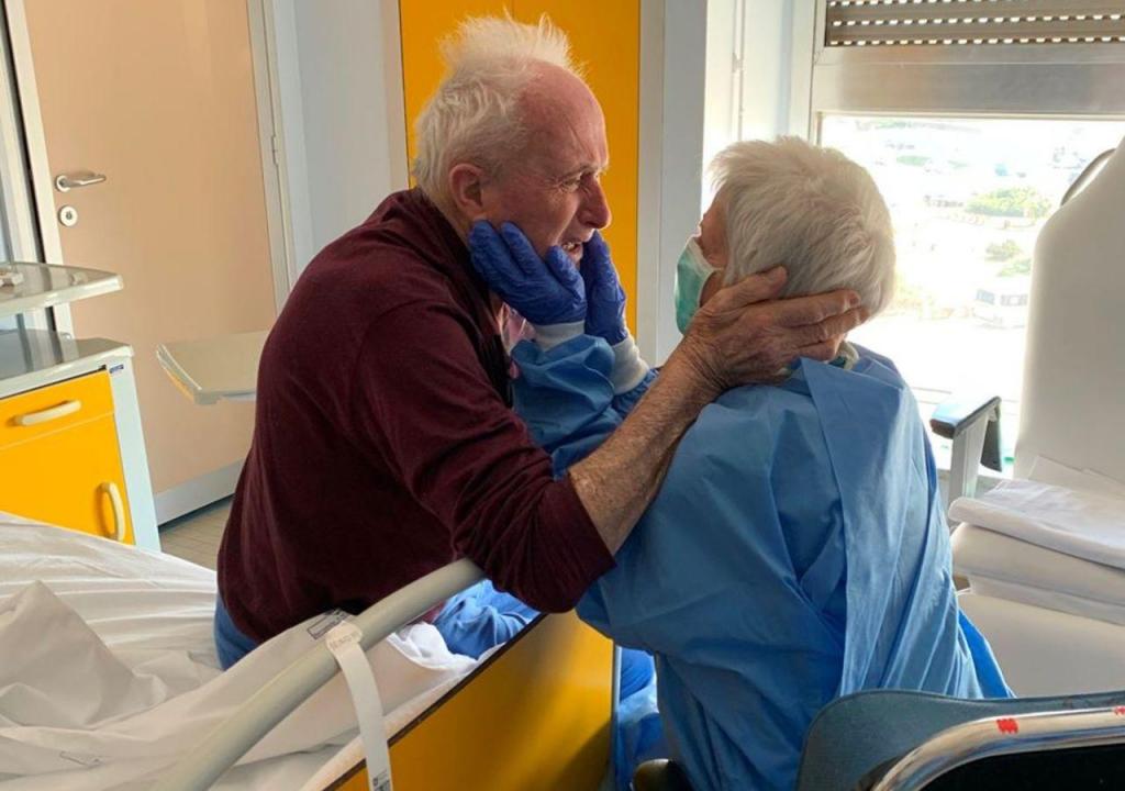 Reencontro de casal em hospital está a tornar-se viral nas redes sociais: “Nenhum de nós conseguiu conter as lágrimas”