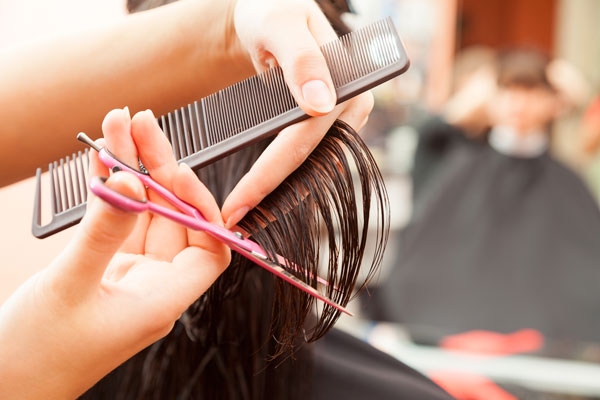 As novas regras dos cabeleireiros: com marcação e limite de clientes