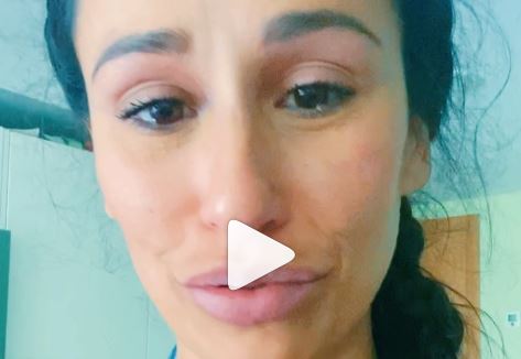 Rita Pereira grava vídeo em lágrimas