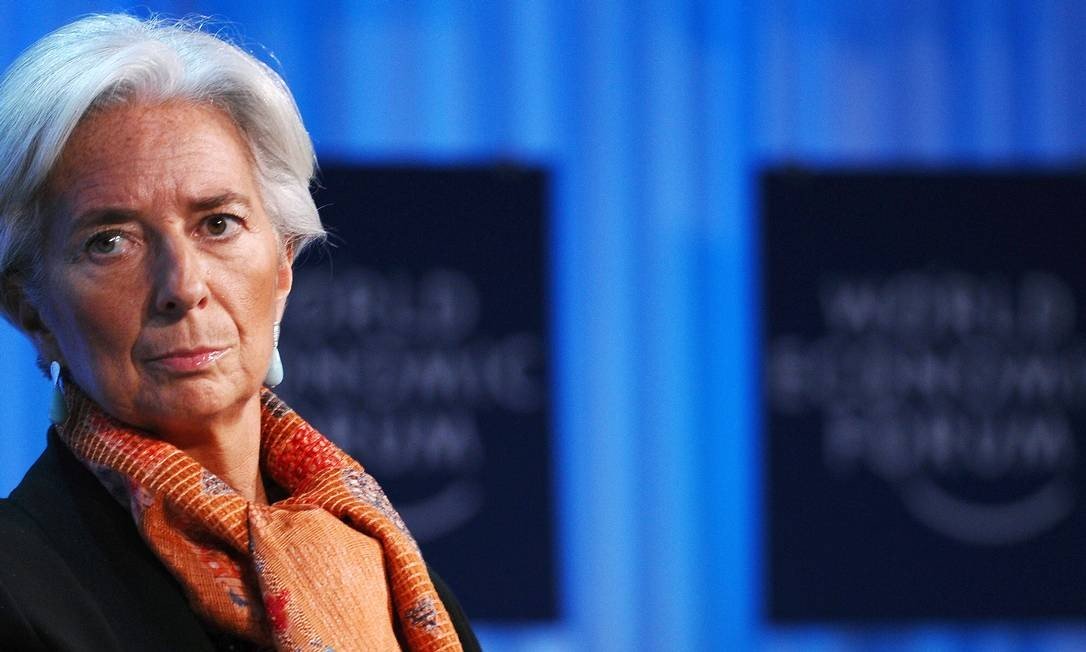 Lagarde avisa líderes da UE que economia da zona euro pode recuar 15%