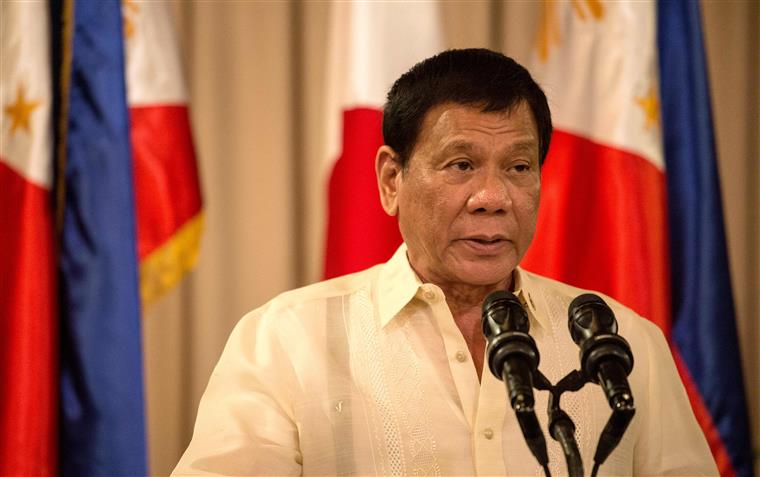 Presidente das Filipinas manda matar quem desrespeitar regras: &#8220;Vou enterrar-vos&#8221;