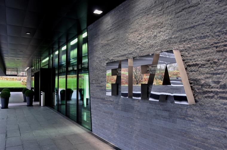 FIFA propõe cinco substituições a cada equipa por jogo