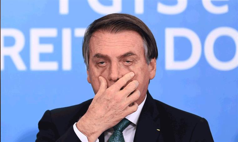Pressionado, Bolsonaro recuou e manteve ministro da Saúde