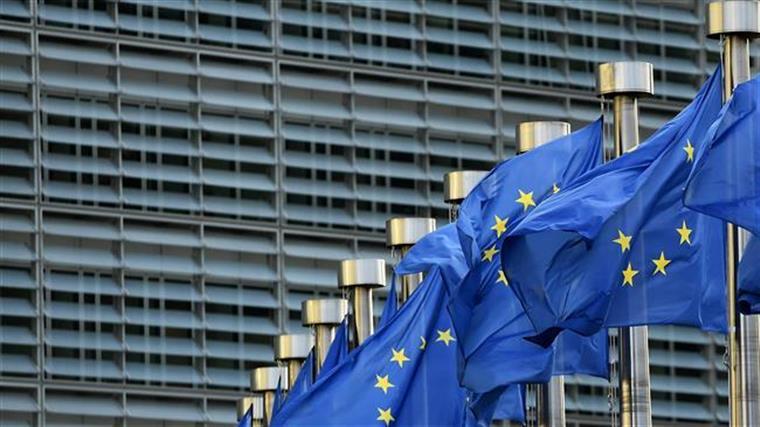 Presidente do Conselho Europeu de Investigação demite-se e arrasa resposta da UE à covid-19
