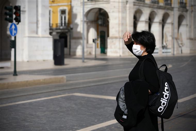 PSD vai apresentar moção para uso generalizado de máscaras em Lisboa