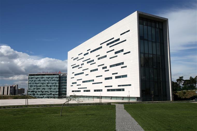 Aulas presenciais na Universidade Nova de Lisboa retomadas esta segunda-feira
