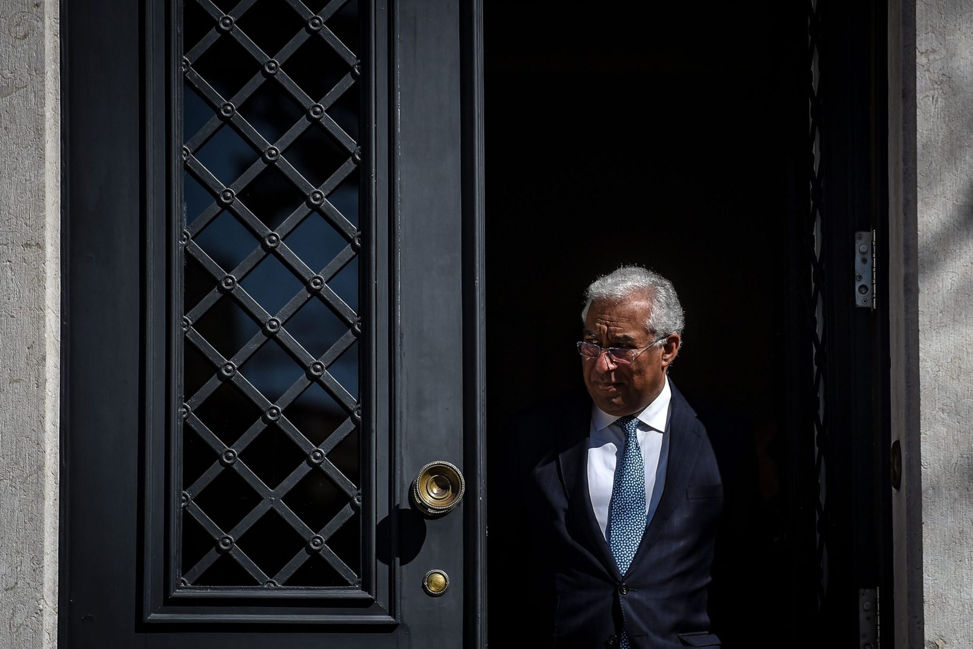 Costa e o folhado da confiança. Primeiro-ministro diz que os portugueses têm de retomar a vida