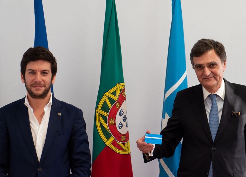 Manuel Monteiro recebeu novo cartão de militante das mãos do líder do CDS