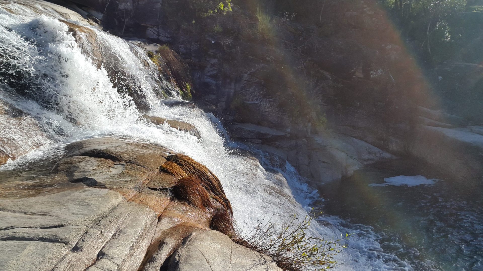 Mulher ferida com gravidade em queda de cascata na Serra do Gerês