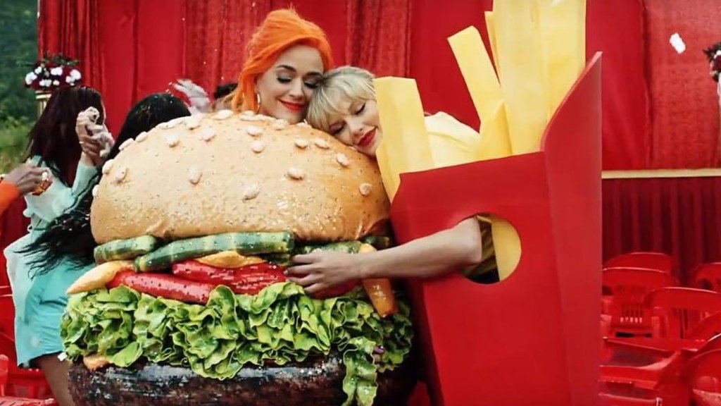Cadeia de fast food fez piada sobre Taylor Swift… e os fãs não perdoaram