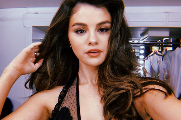 Selena Gomez partilha fotografia sem maquilhagem e recebe centenas de elogios