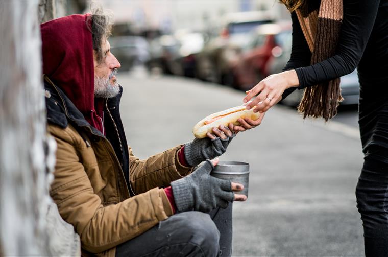 Já pode oferecer comida a pessoas em situação de sem-abrigo sem sair de casa