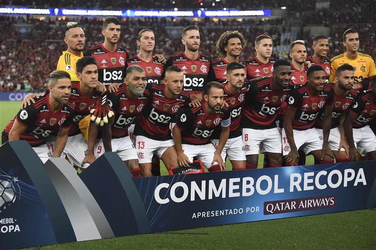 Flamengo anuncia acordo com jogadores para redução salarial