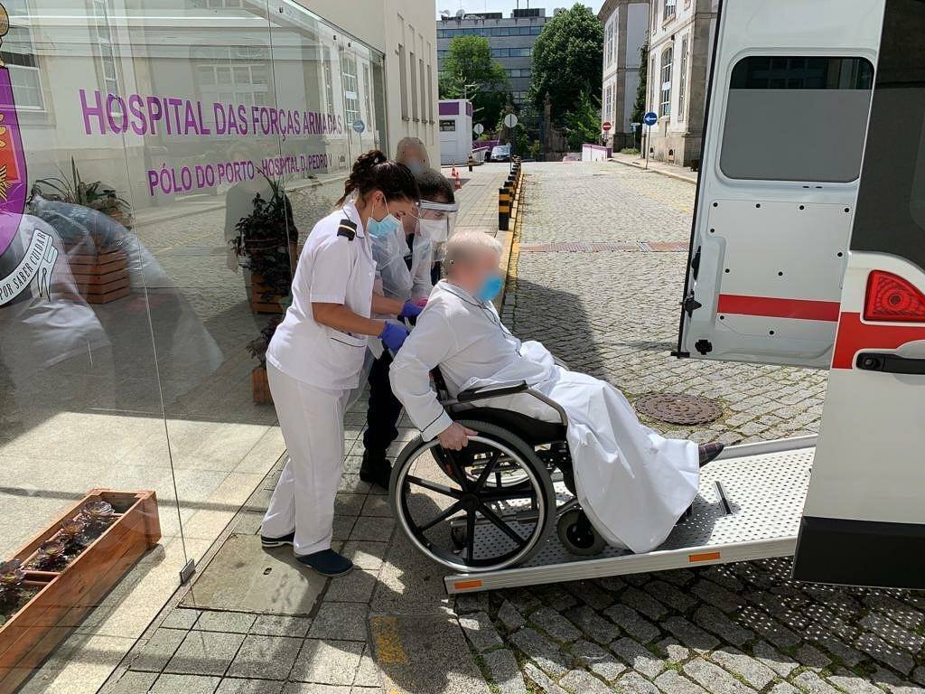 Sete idosos deixam Hospital das Forças Armadas após vencerem luta contra a covid-19