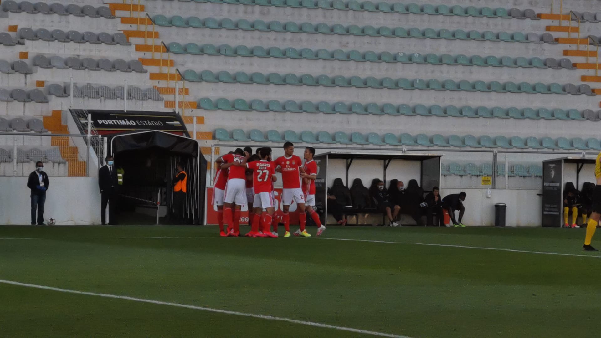 Benfica tropeça em Portimão e regista quarto empate consecutivo na I Liga