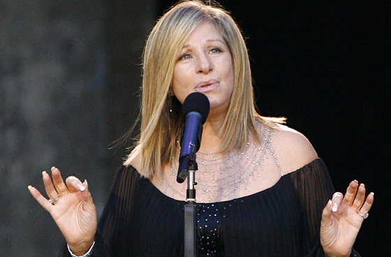 Barbra Streisand oferece ações da Disney a filha de George Floyd