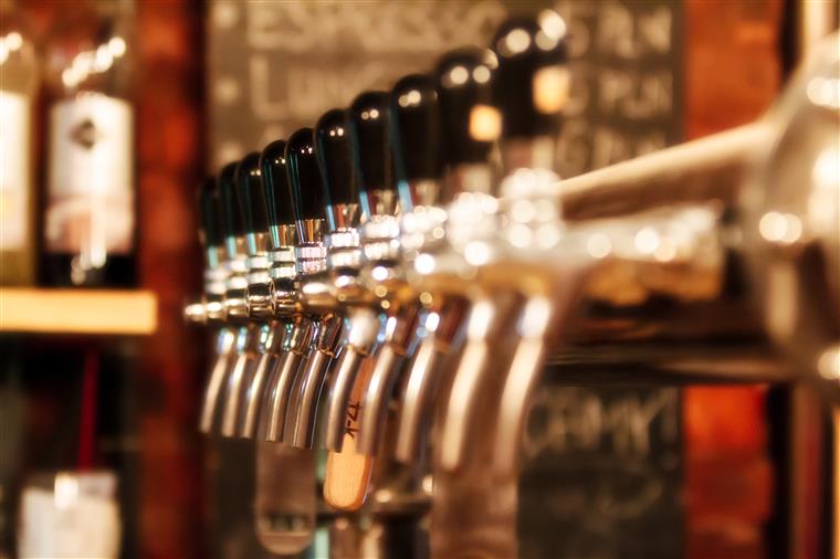 Associação incentiva proprietários de bares a reabrir portas